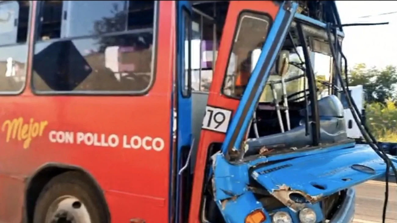 Choque entre camión y tráiler deja 17 lesionados en Apodaca