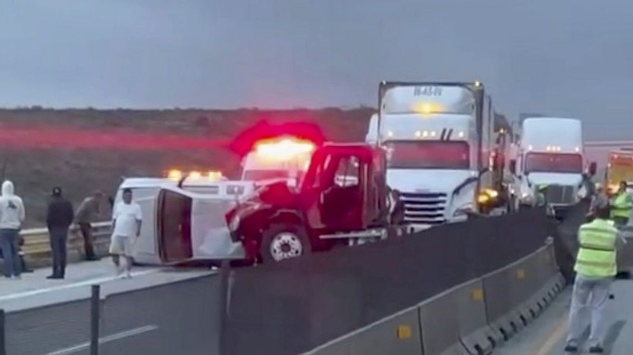 Colapsa autopista Monterrey-Saltillo tras choque