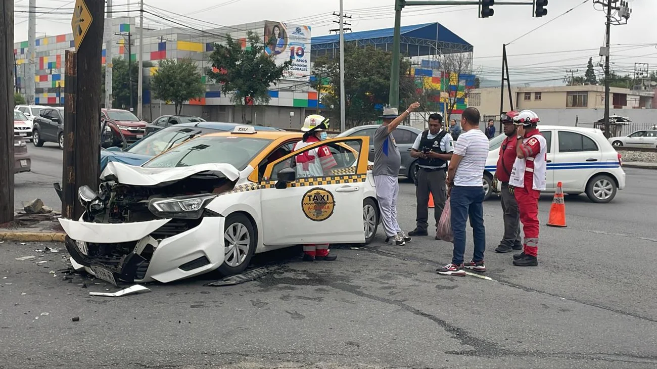 Choque deja cuatro lesionados al poniente de Monterrey