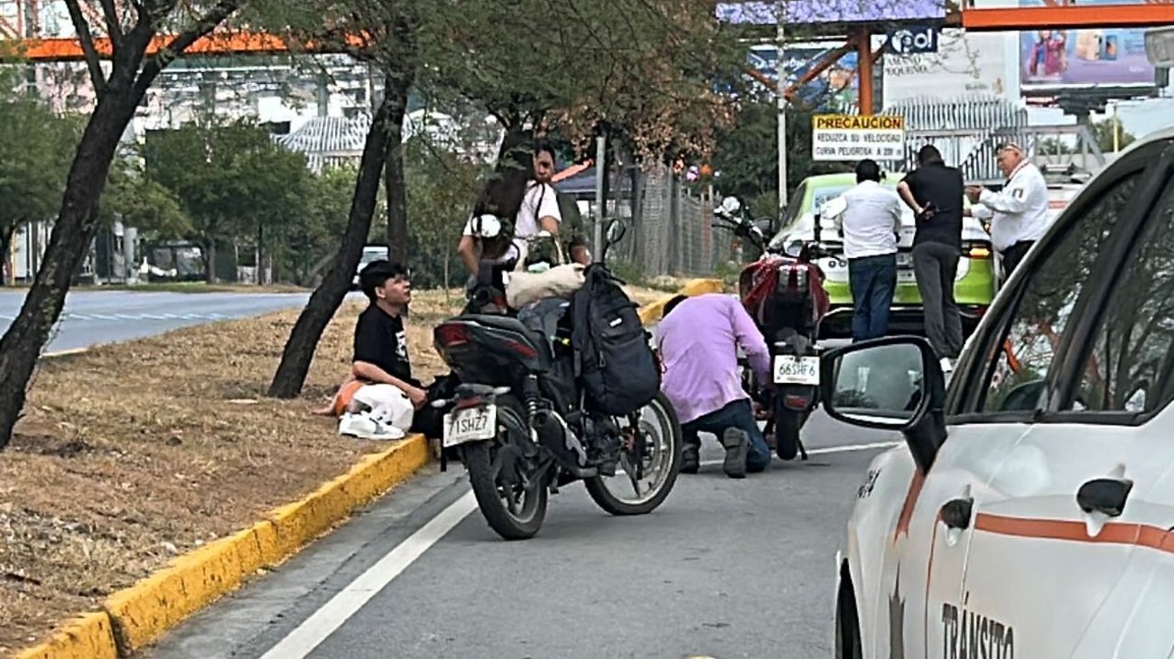 Motociclista resulta lesionado tras choque con auto