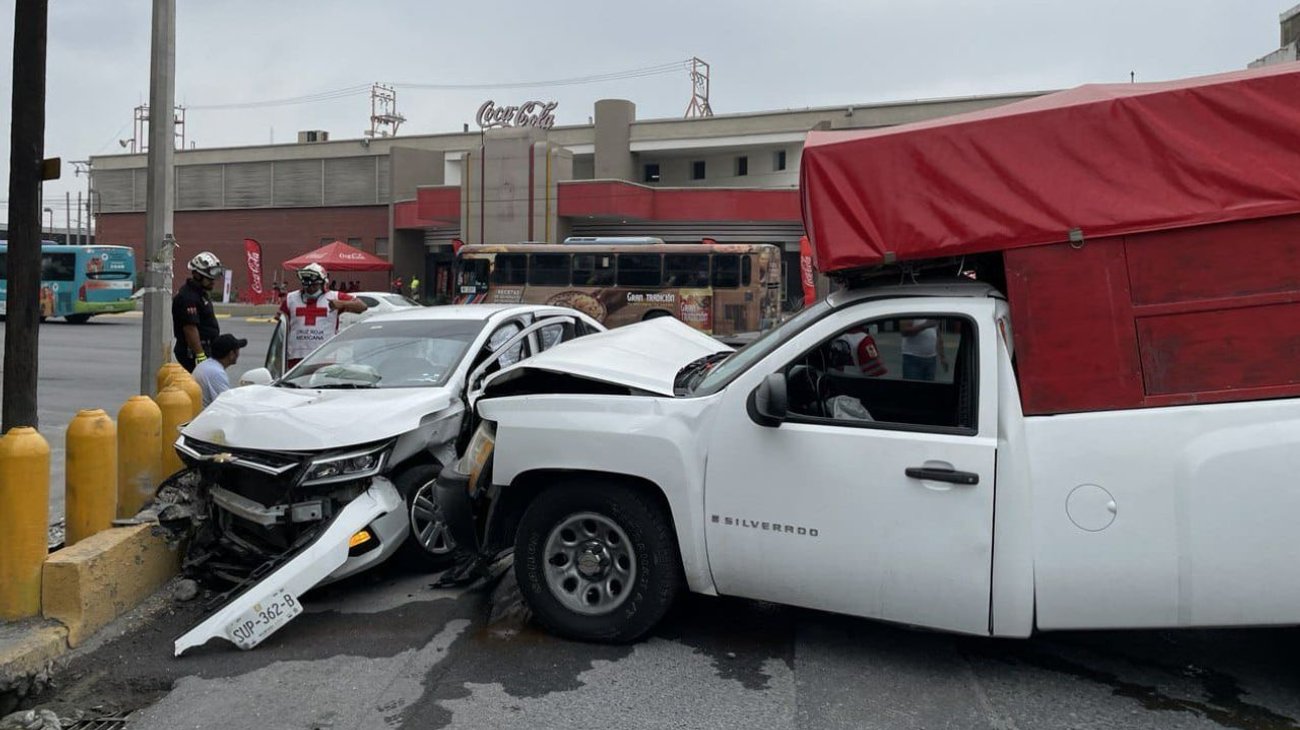 choque_sobre_alfonso_reyes_deja_dos_lesionados_262f205919