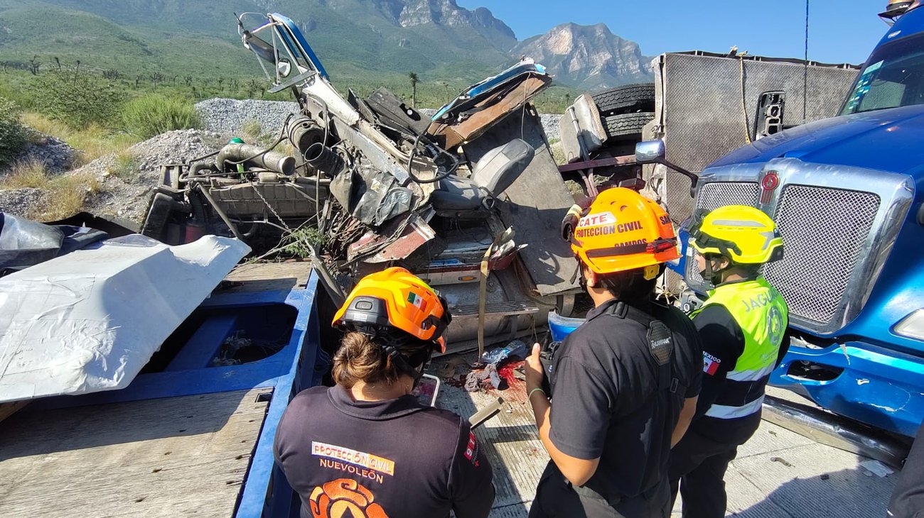 Choque entre dos tráileres deja un lesionado en Santa Catarina