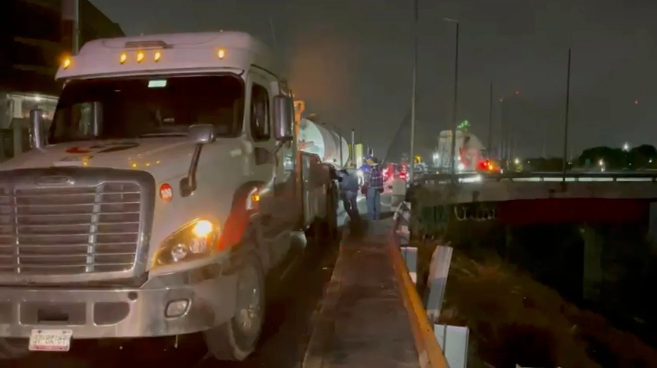 Provocan accidentes de tráileres cierre de avenidas