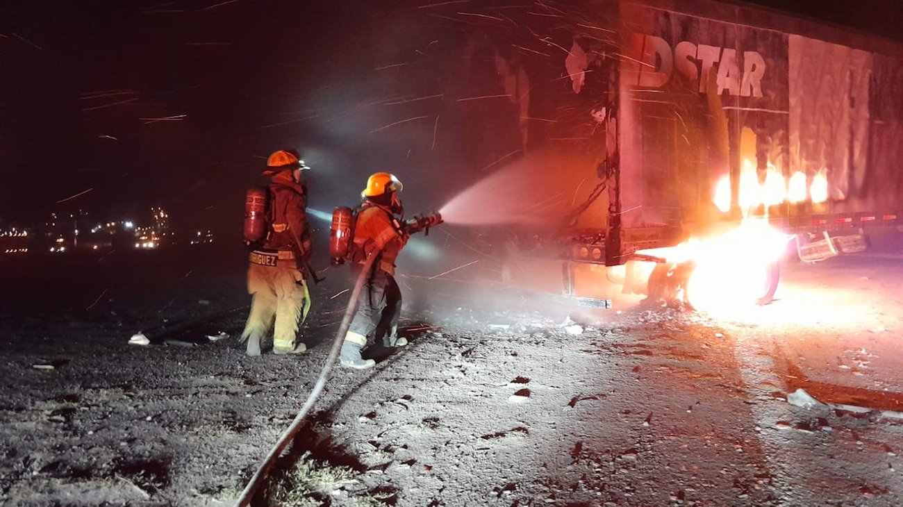 Reportan incendio de tráiler en carretera Monterrey-Saltillo
