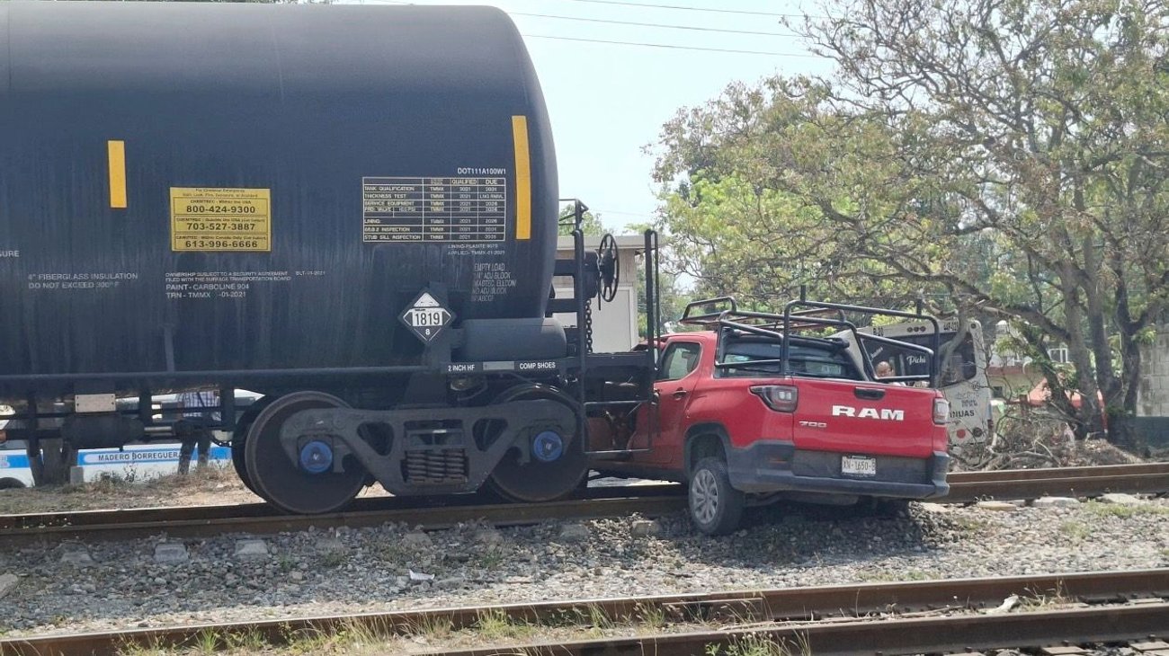 choque_tren_camioneta1_feafb9e841