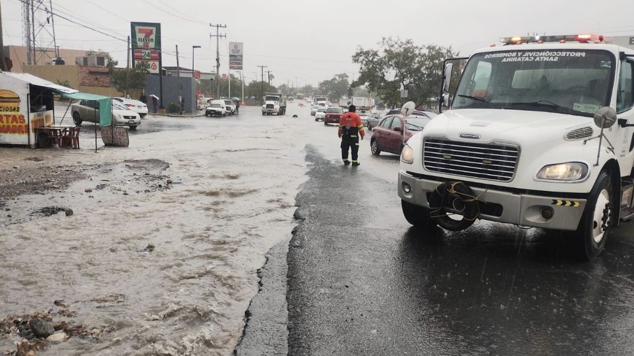 Cierran en Santa Catarina cinco pasos vehiculares
