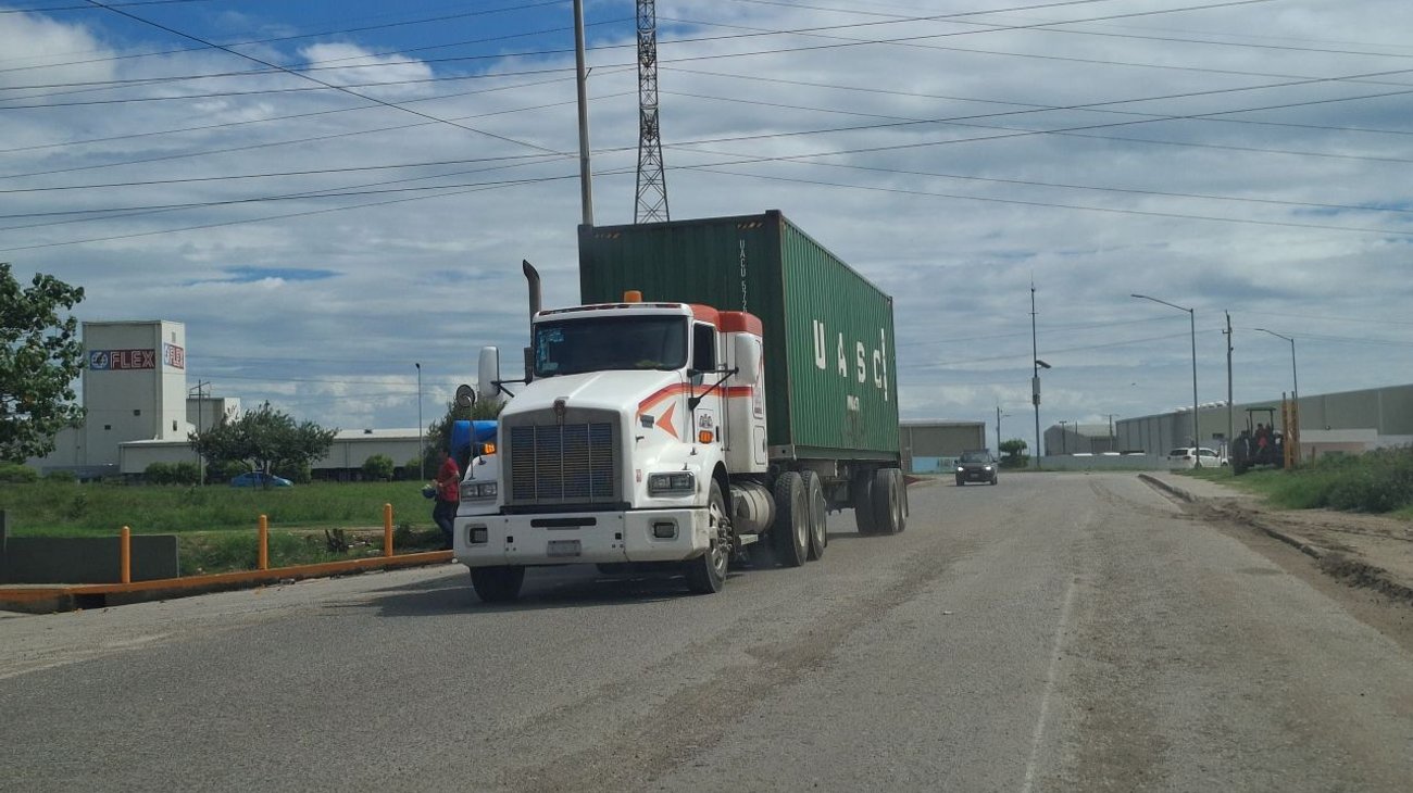 Planean transportistas cierre del Puerto de Altamira este sábado