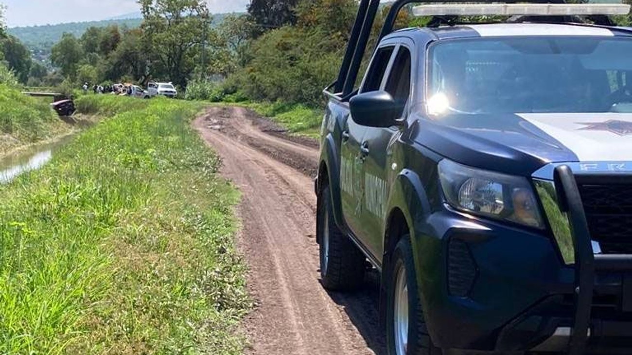 Hallan cinco cadáveres dentro de una camioneta en Guanajuato