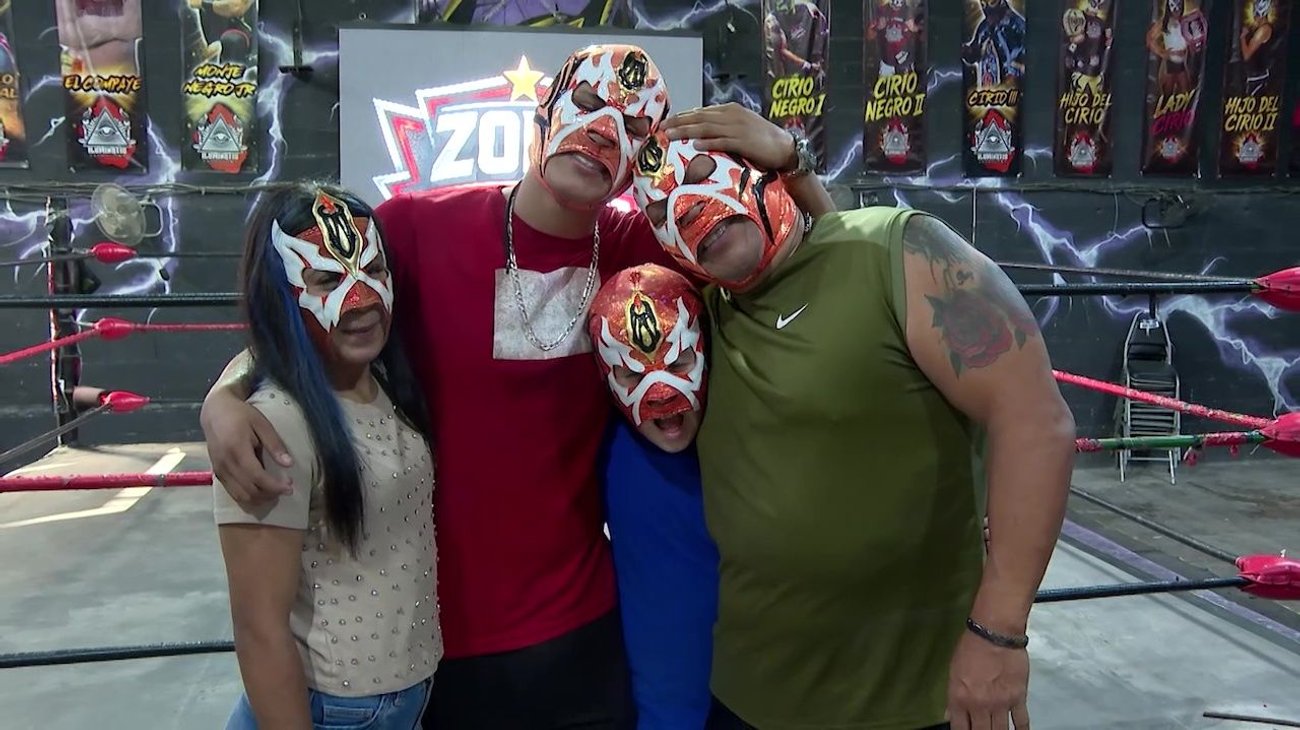 Orgulloso de ser abuelo y compartir su legado en la lucha libre