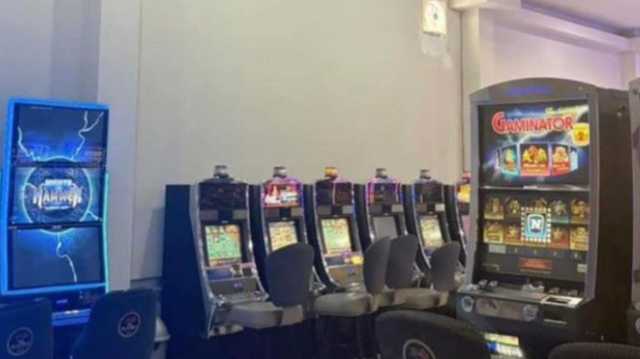 Detienen a mujer tras cierre de casino clandestino en Nava