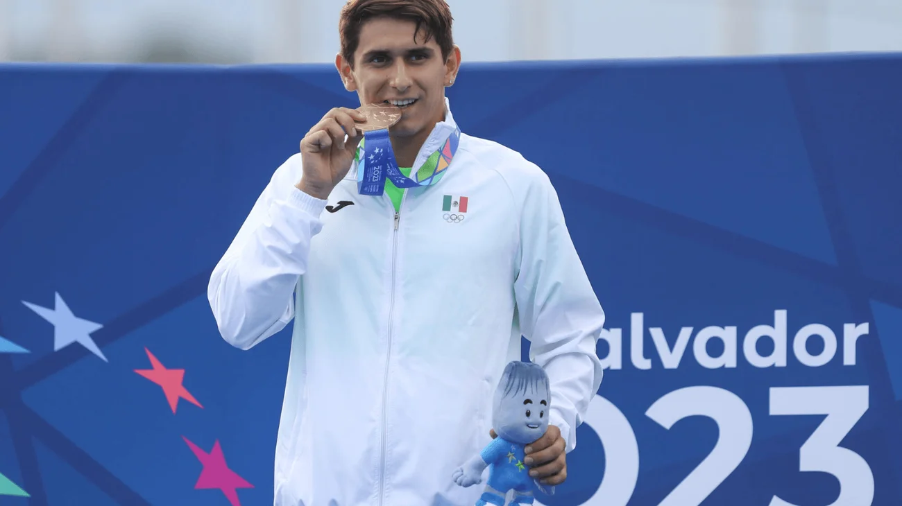 Mexicanos ganan en plataforma sincronizada mixta en Salvador