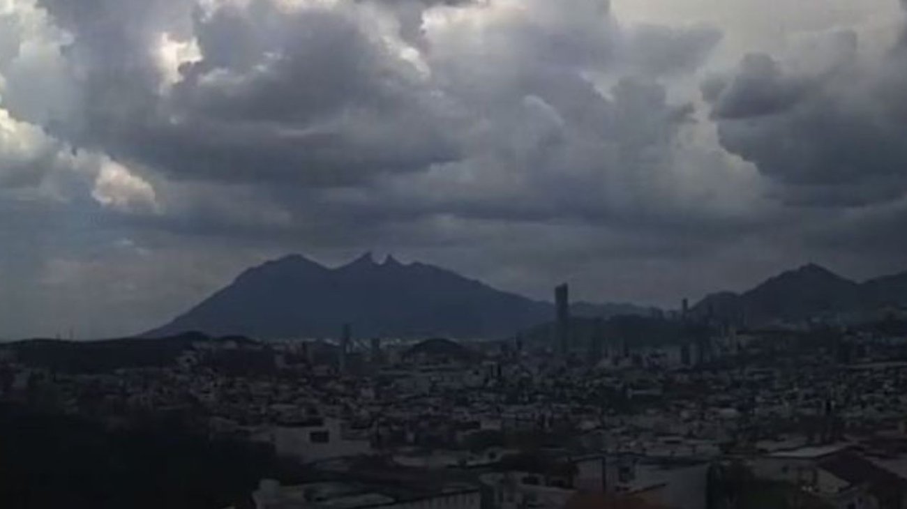 Nuevo León prevé domingo con calor, tormentas ocasionales