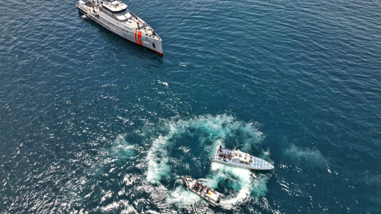 cnne_1736817_ecuador_armada_barco_conchita_busqueda_puerto_bolivar_b1ade13fac