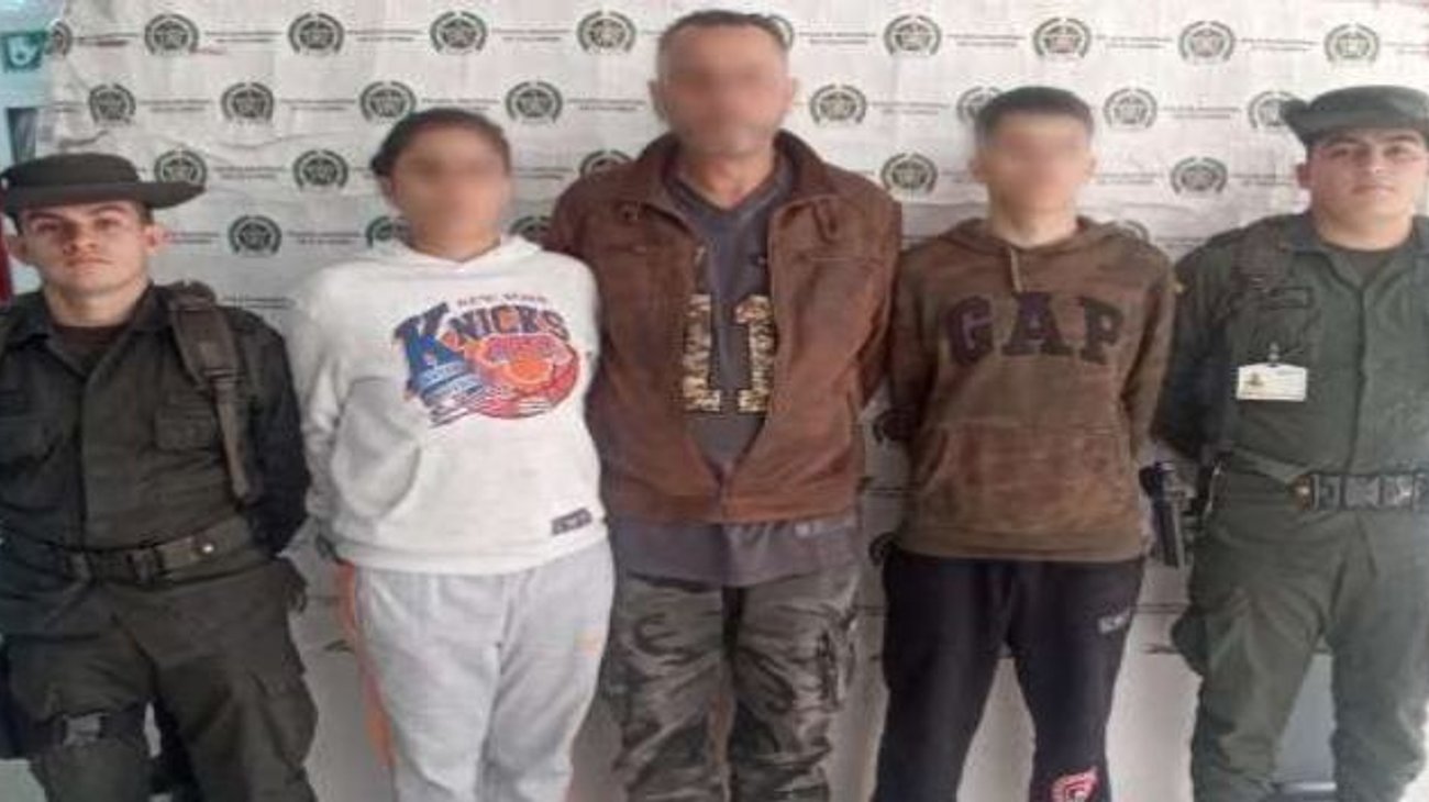 Capturan a familia colombiana con 5 kilos de coca