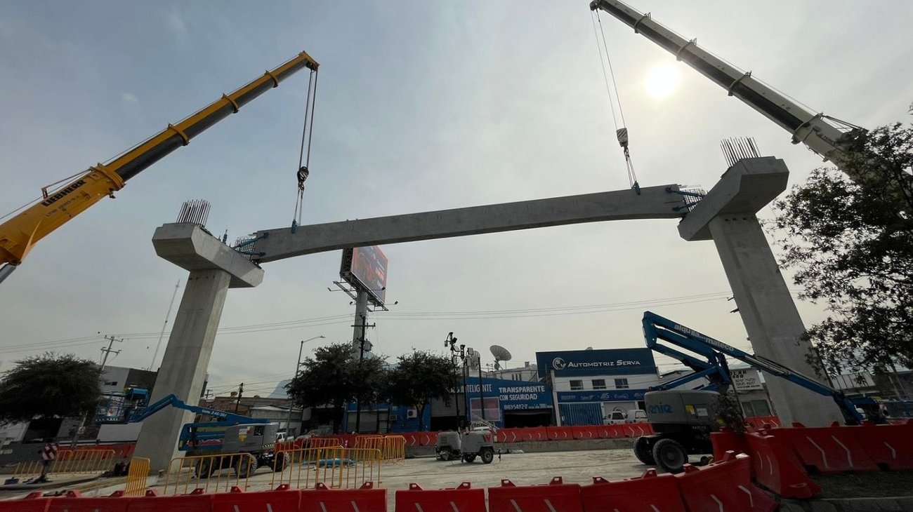 colocan_primera_viga_linea_6_metrorrey_6262f40999