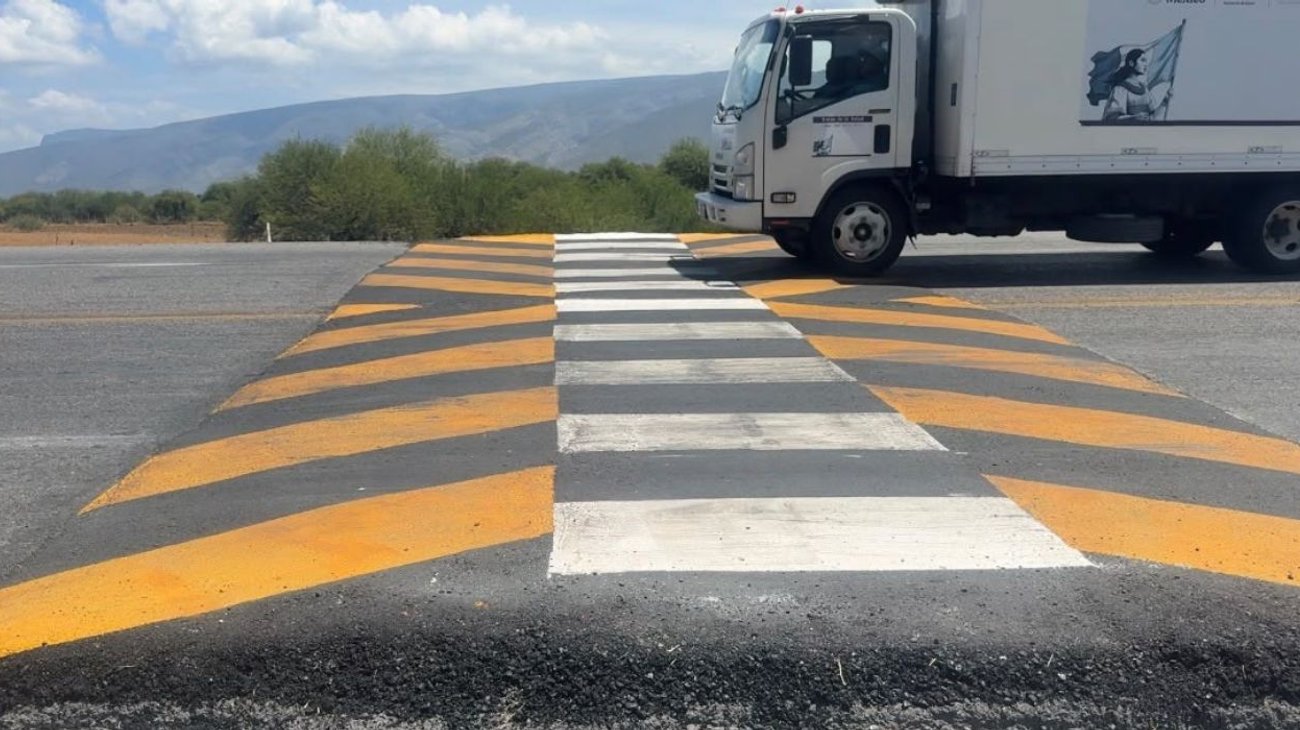 ¡Por fin! Colocan reductores sobre carretera en Jaumave