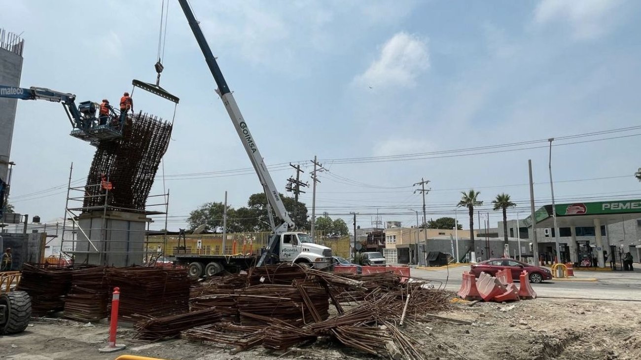 Colocan vigas que colapsaron en Línea 6 del Metro