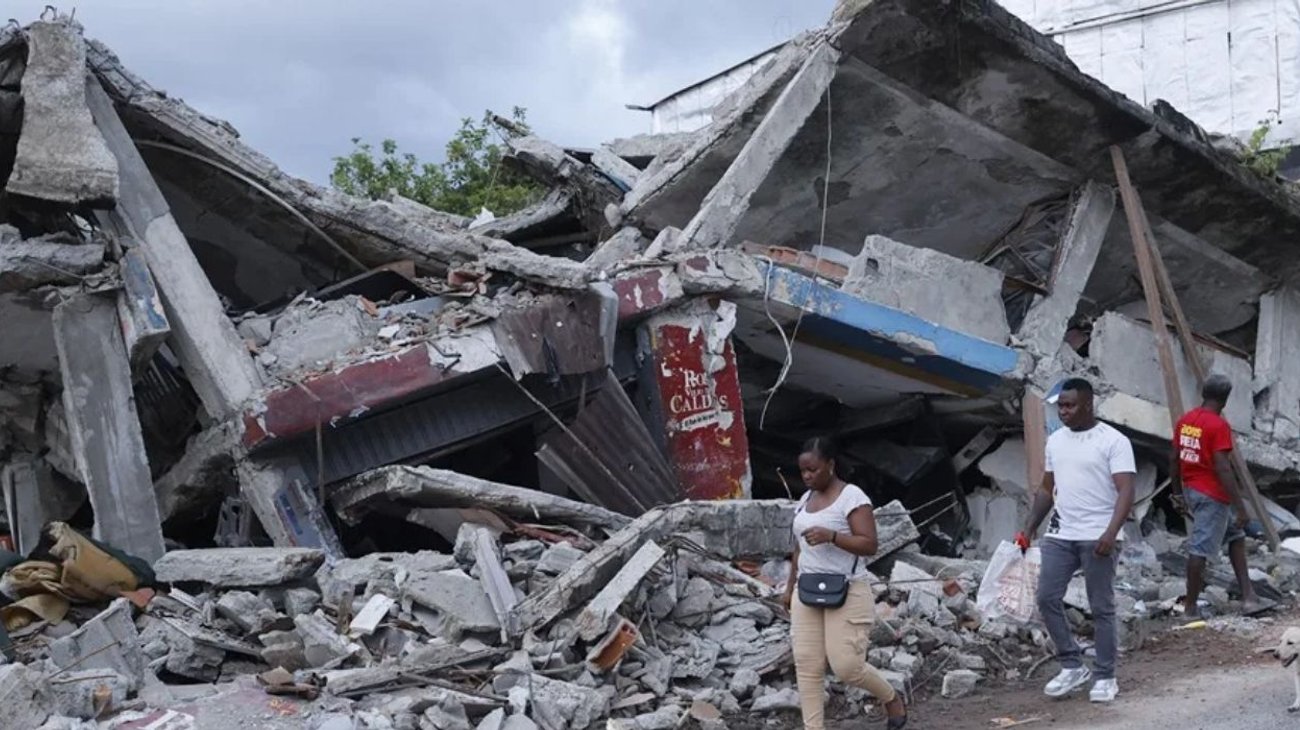 Aumenta a 273 la cifra de muertos tras sismo en Colombia