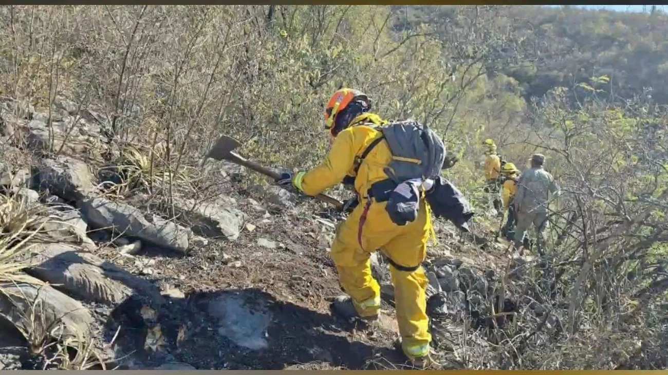 Reinicia Protección Civil combate a incendio en El Fraile