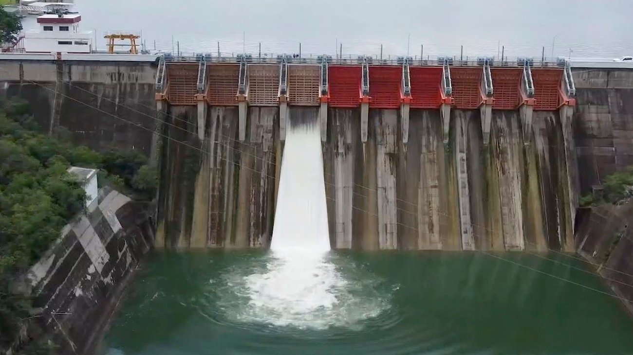 compuerta_presa_septiembre_543b74cc90