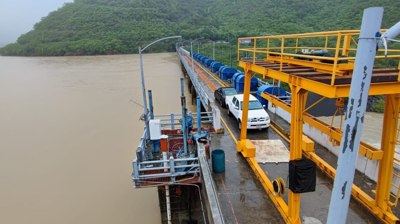 Aperturan compuertas en Presa la Boca de forma controlada