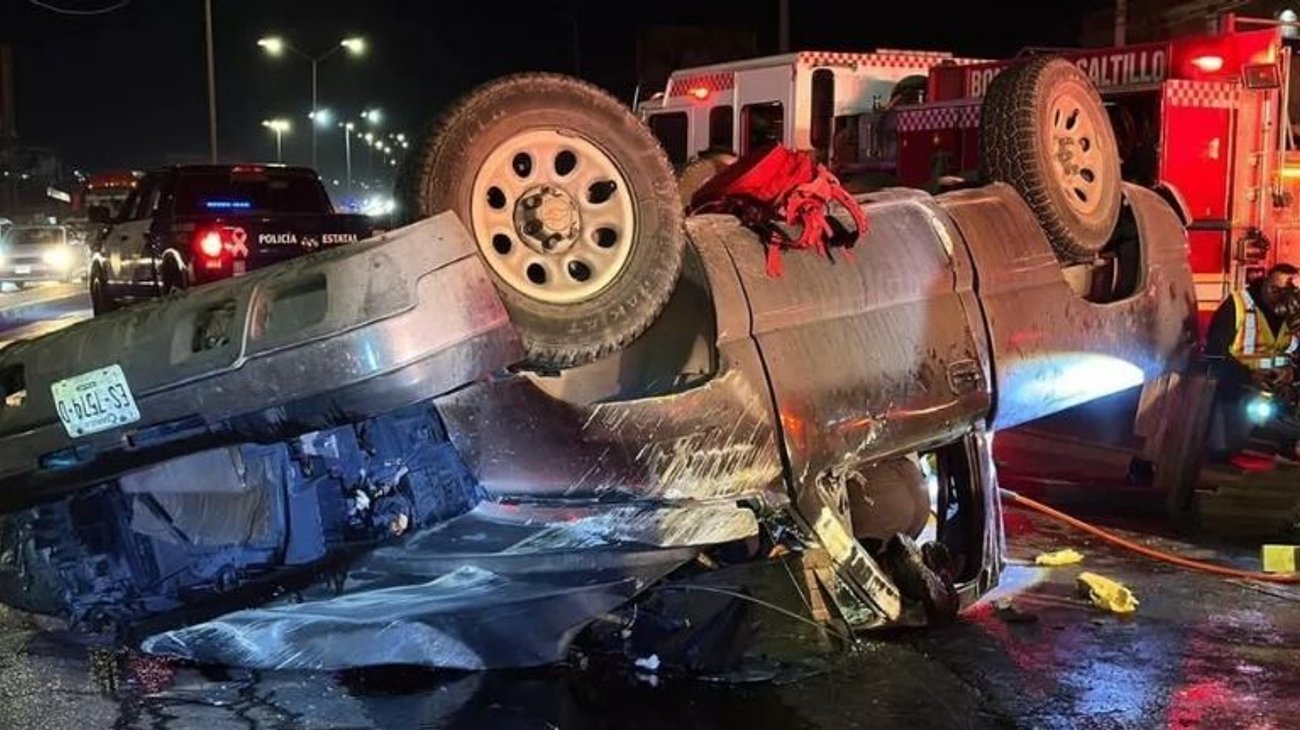 Conductor ebrio vuelca en Saltillo y causa la muerte de su hijo