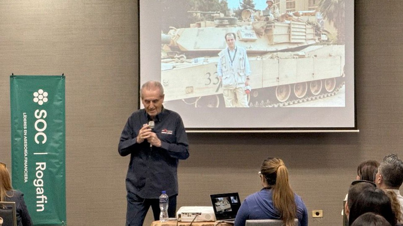 Comparte Pablo Latapí charla sobre 'capital emocional' 