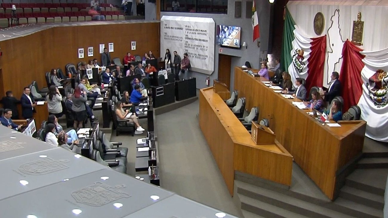 Aprueban renuncia del Auditor Galván; se queda Reynoso