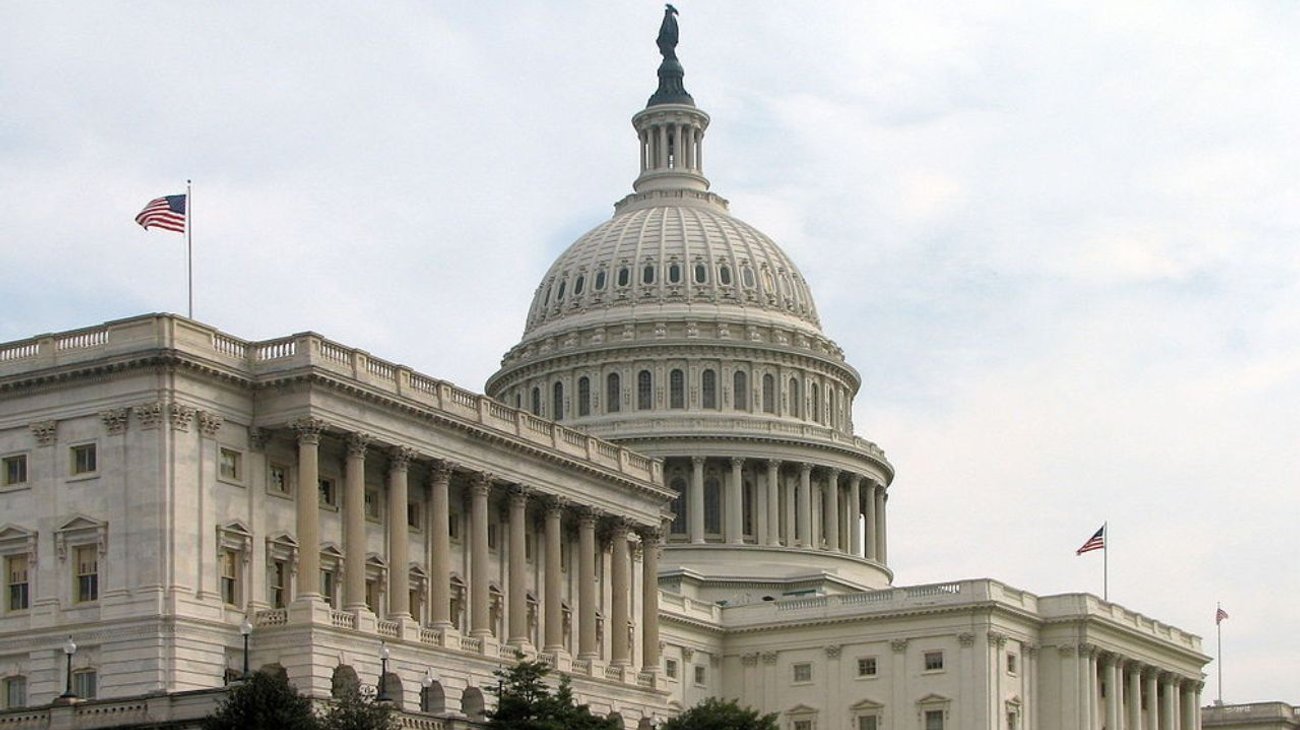 Senado de EUA aprueba ayuda militar y económica a Ucrania