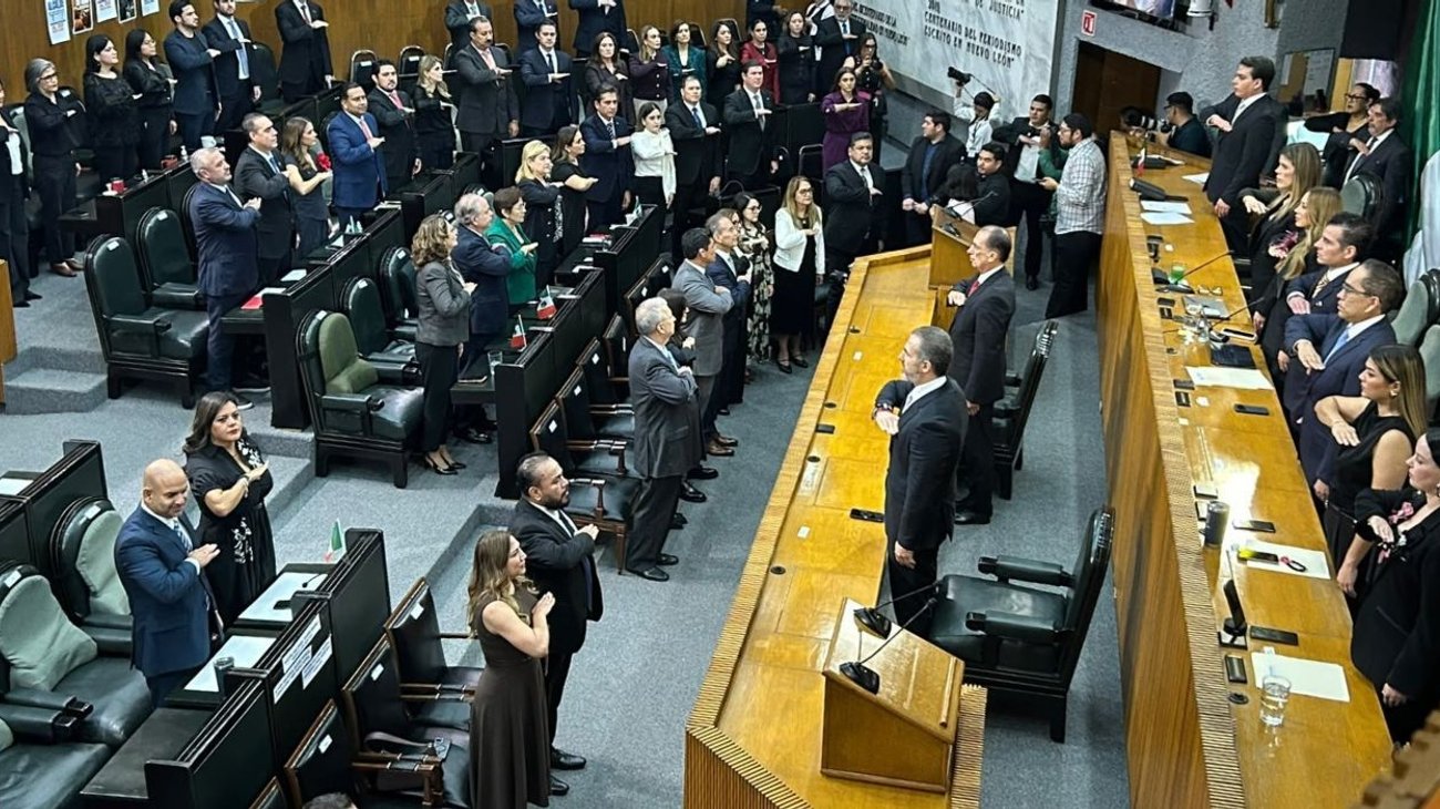 Congreso recibe a Miguel Flores para ceremonia del Quinto Informe