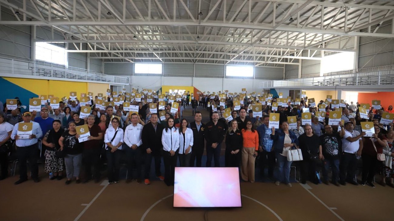 Apoya IVNL 332 familias con escrituras en El Carmen y Escobedo