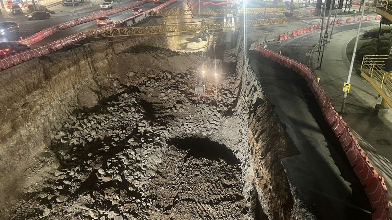 Construcción afectada por caída de asfalto en Monterrey