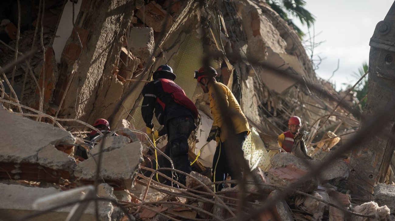 Suman 920 muertos y 3,360 heridos por sismos en Venezuela