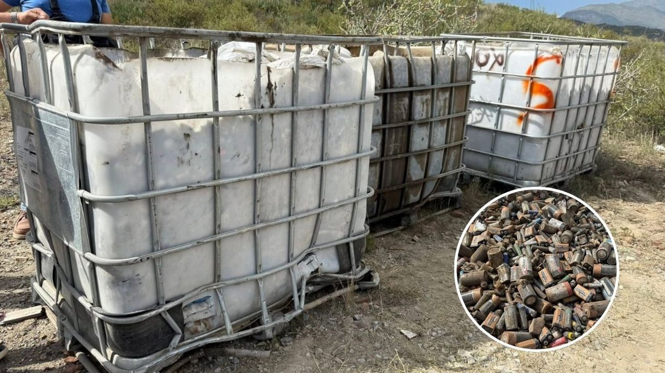 Tiran contenedores industriales con pilas usadas en Ramos Arizpe