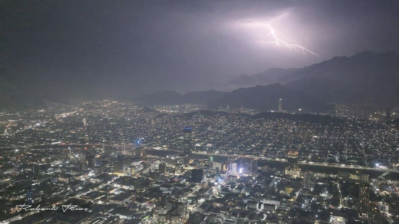 Continúan lluvias y tormentas eléctricas en Nuevo León