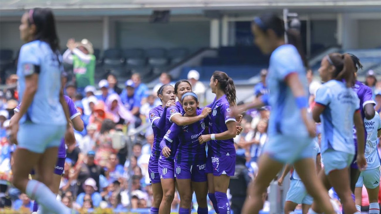 Rayadas golean 3-0 a Cruz Azul en el Estadio Azteca