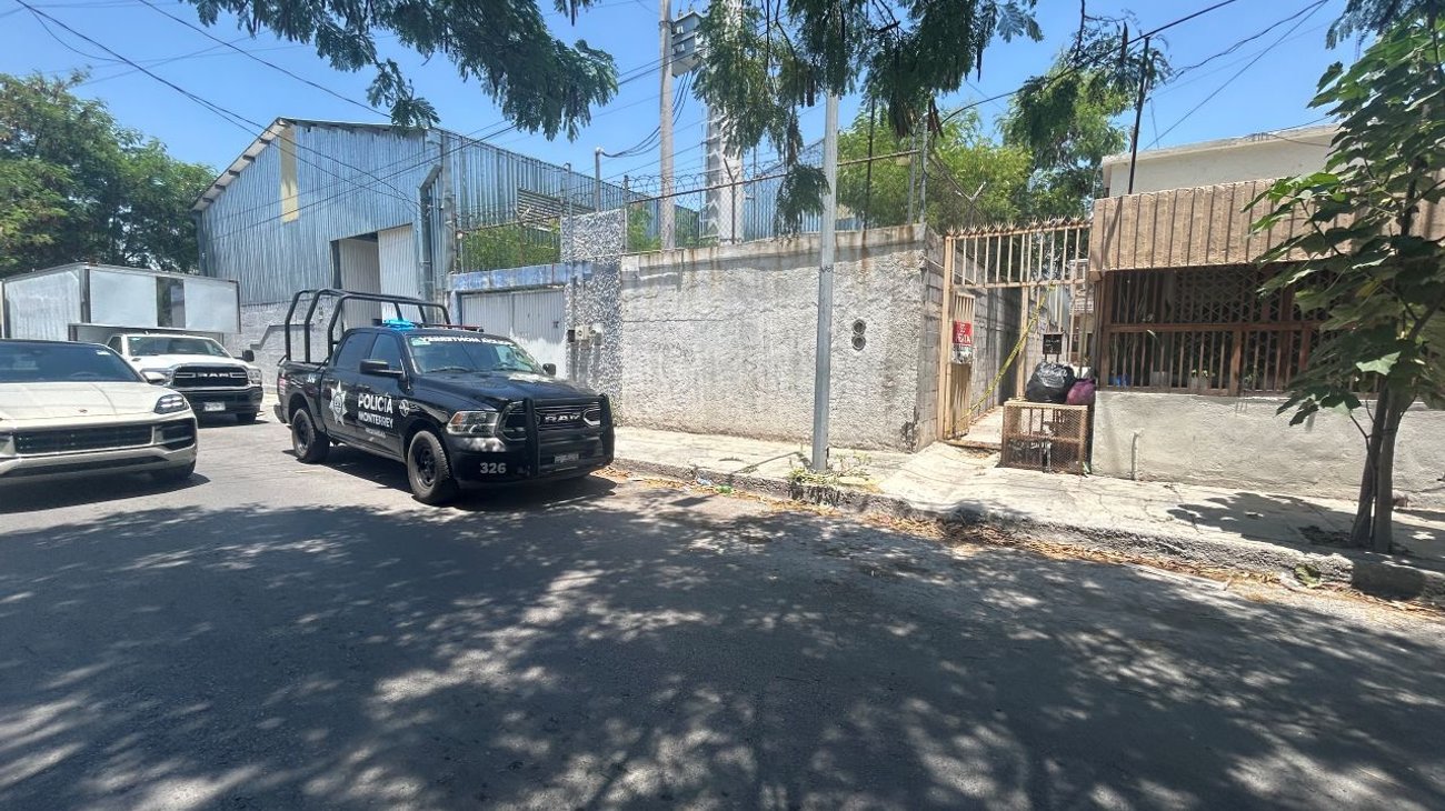 Localizan cuerpo putrefacto dentro de casas de renta