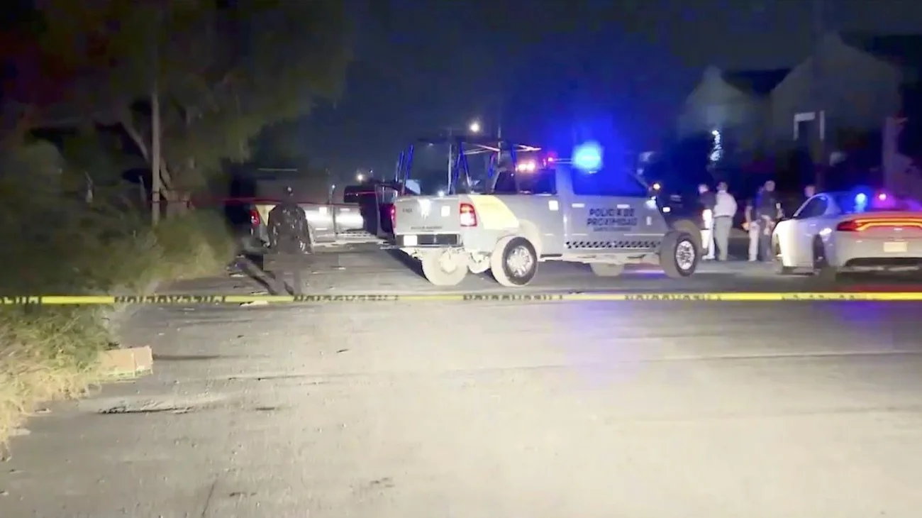 Hallan cuerpo maniatado en terreno baldío en Santa Catarina