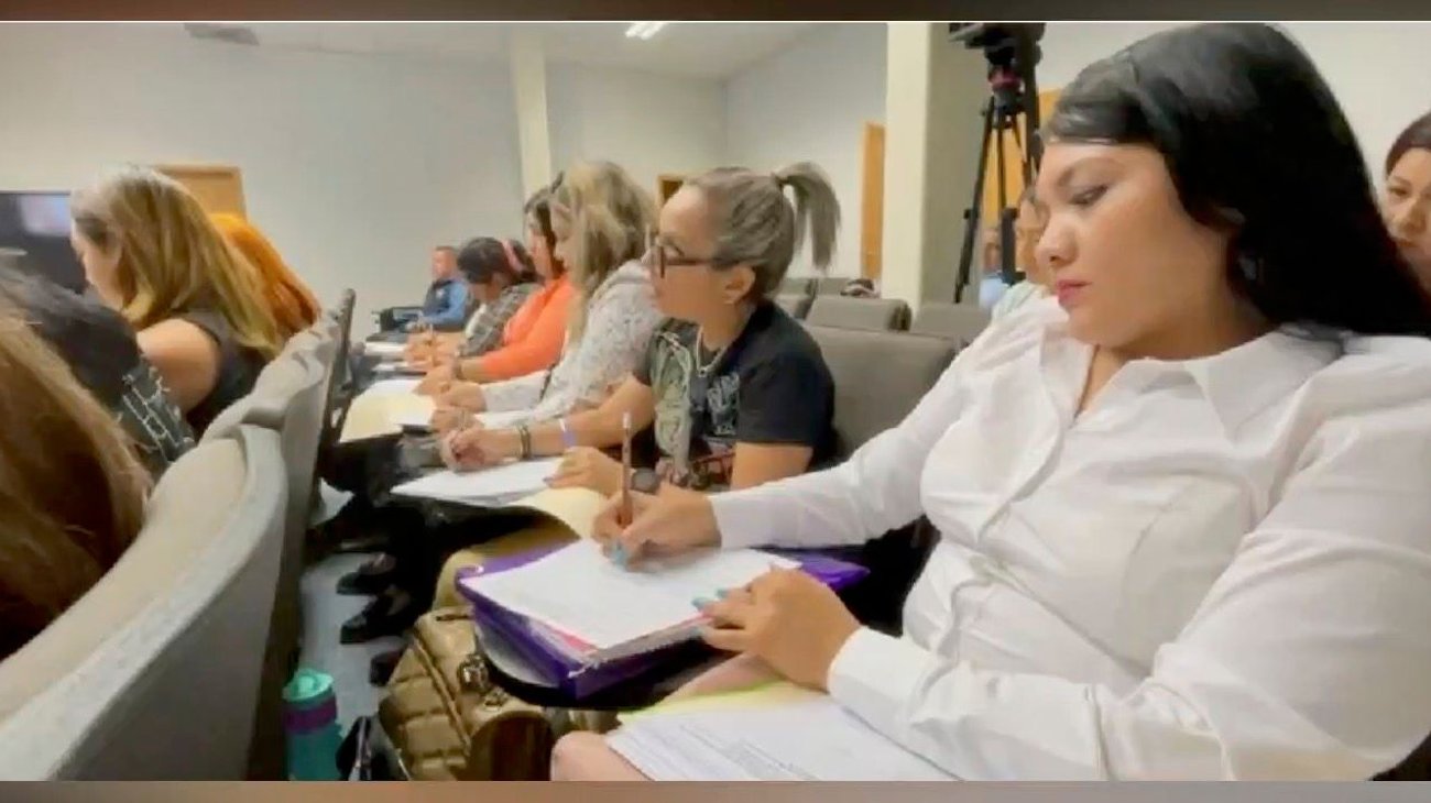 Capacitan a 15 mujeres para ser operadoras quinta rueda