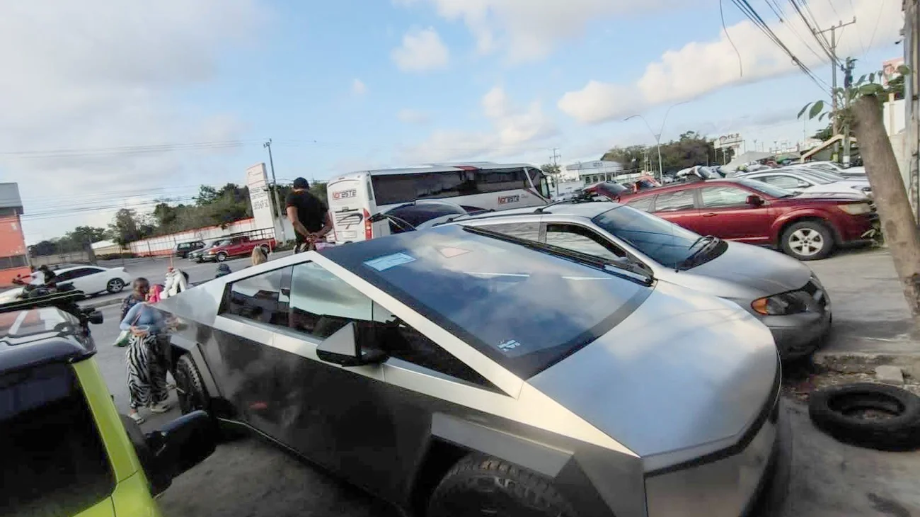 Demandan a Tesla por muerte de jóvenes atrapados en la Cybertruck