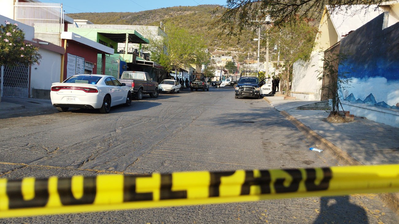 Atacan a hombre con arma afuera de su casa en la Croc
