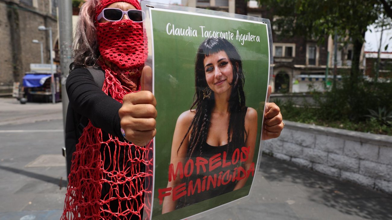 Estudiantes de Morelos protestan por asesinato de una compañera