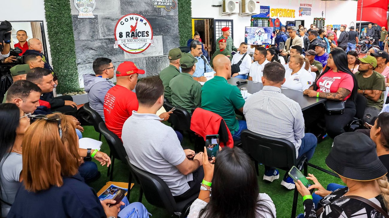 Maduro pide crear app para reportar 'todo lo que vea y oiga'