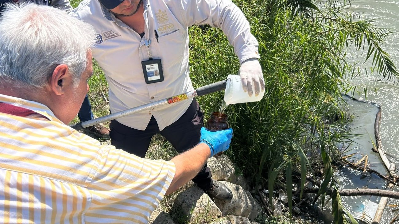 Derrame en Río Pilón está bajo control; supervisan limpieza