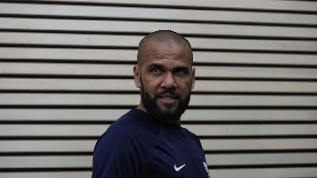  Dani Alves será juzgado en febrero por presunta violación