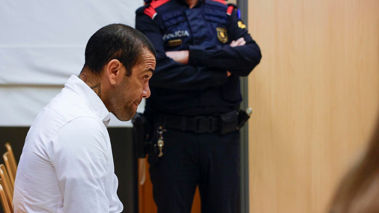 Dan libertad a Dani Alves bajo fianza de un millón de euros