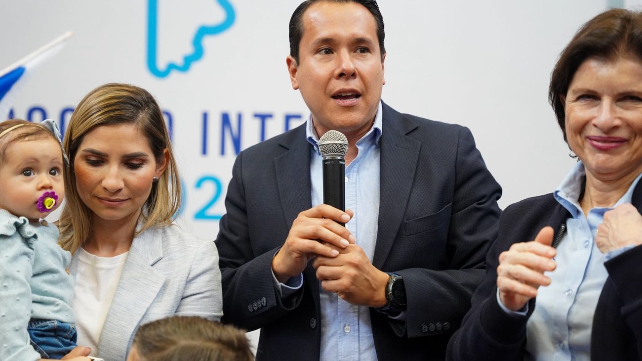 Se registra Daniel Carrillo para reelegirse en San Nicolás