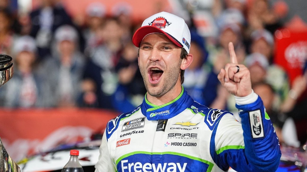 daniel_suarez_gana_carrera_nascar_tras_homenaje_kyle_busch_f36e84a475