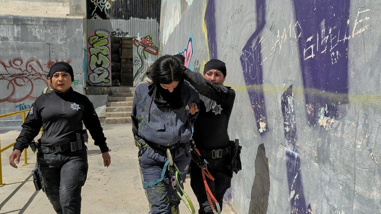 Detienen a dos personas por grafiti en la Presa Rompepicos