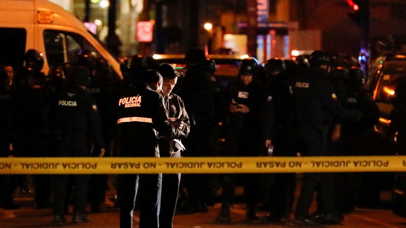 ¡Macabro! Decapita a su padre y juega futbol con los restos